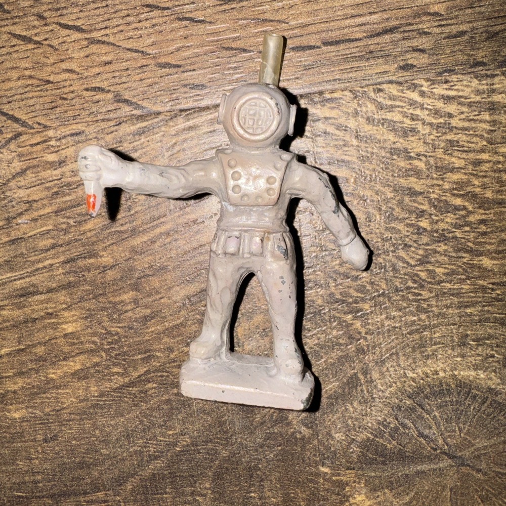 ANTIQUE METAL SCUBA DIVER BLOWING BUBBLES FISH TANK AQUARIUM DECORATION RETRO